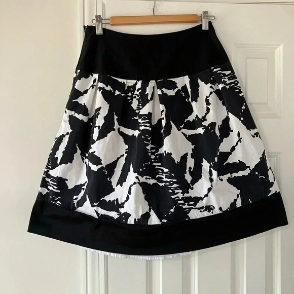 Full Black & White Skirt with Pockets - Picture 1 of 5